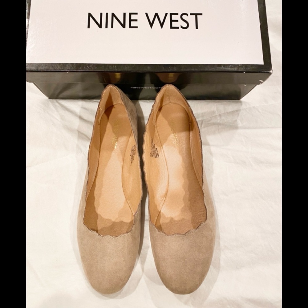 EUC Nine West Scalloped Taupe Flats